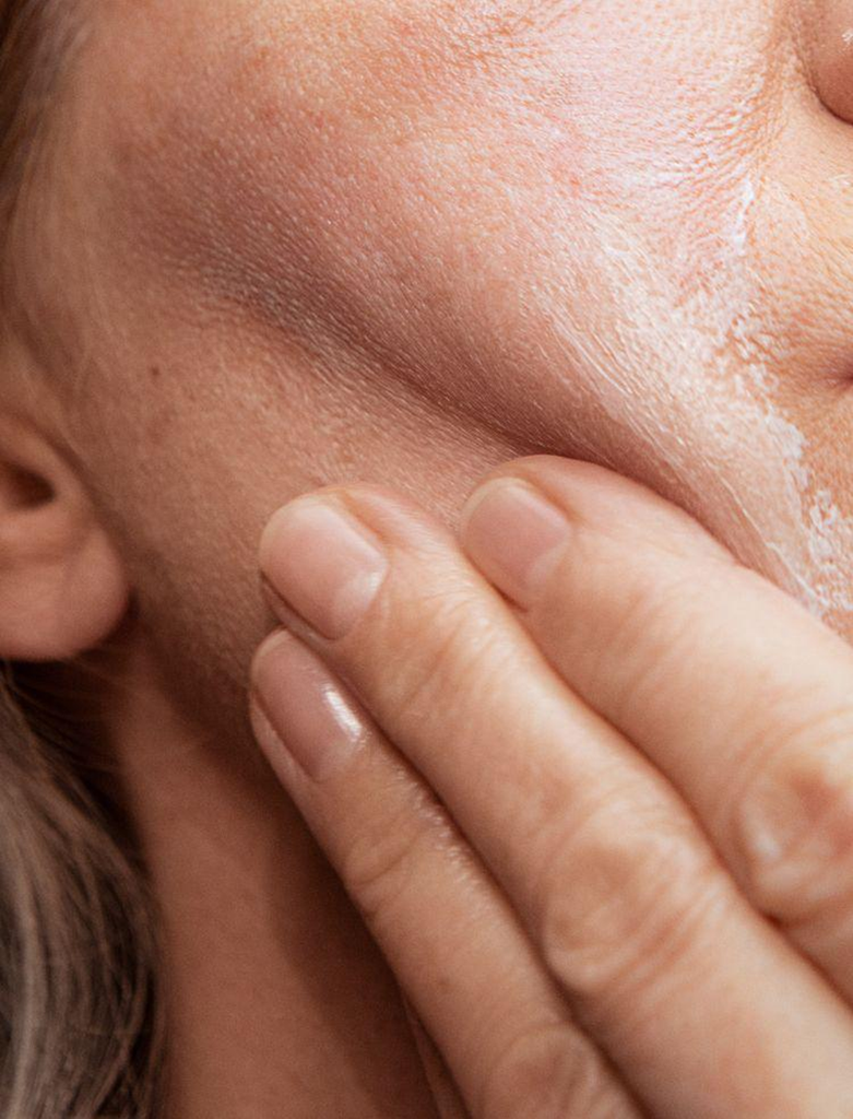 Dry skin hydration skincare guide with Hyaluronic Acid 2% B5